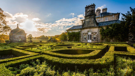 粗花呢西装搭配酒红色西裤,新中式复古风西装穿搭