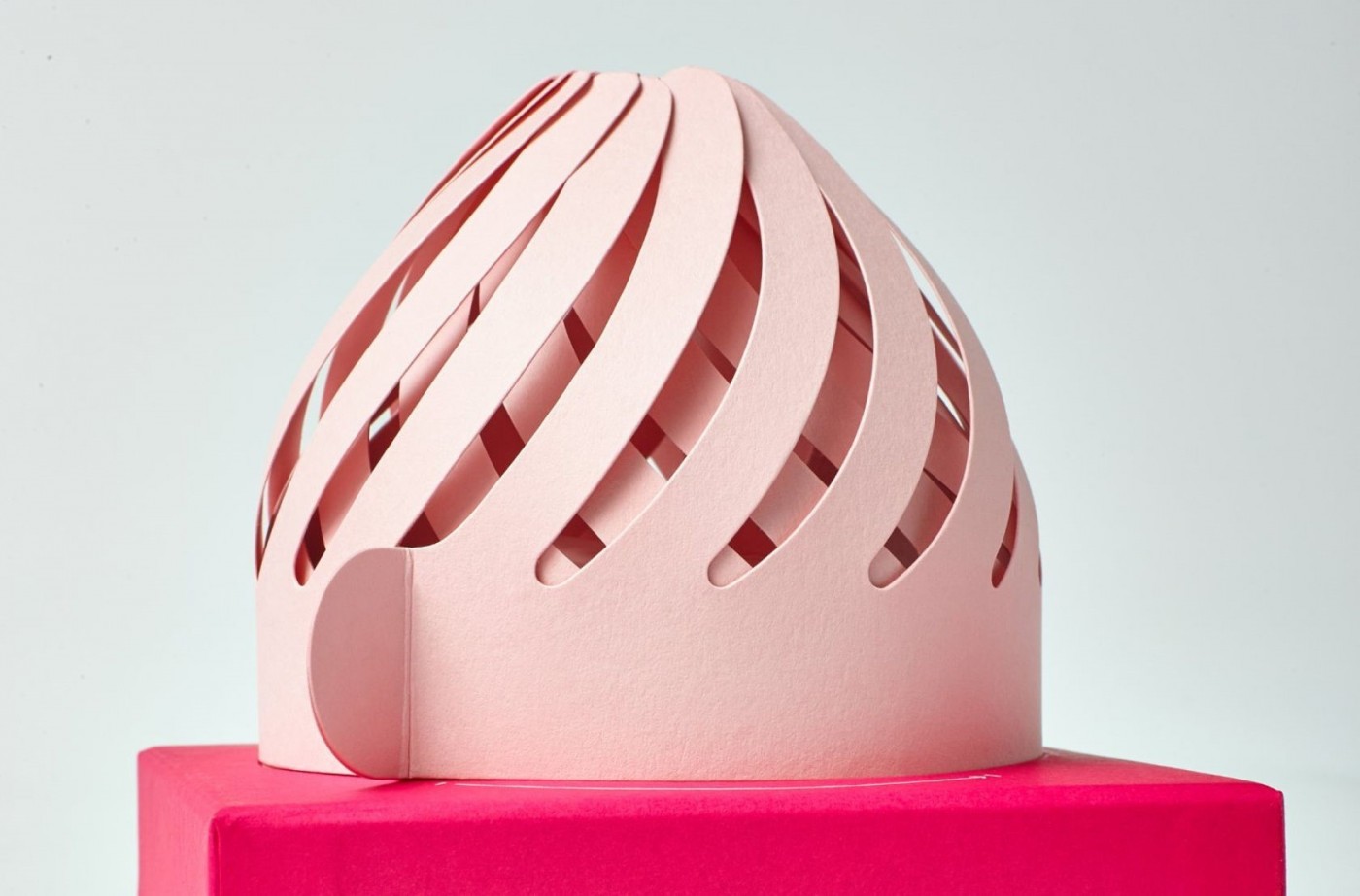 开封就像在采蜜！英国蜂蜜新包装炫目登场，纸花开绽采蜜趣！