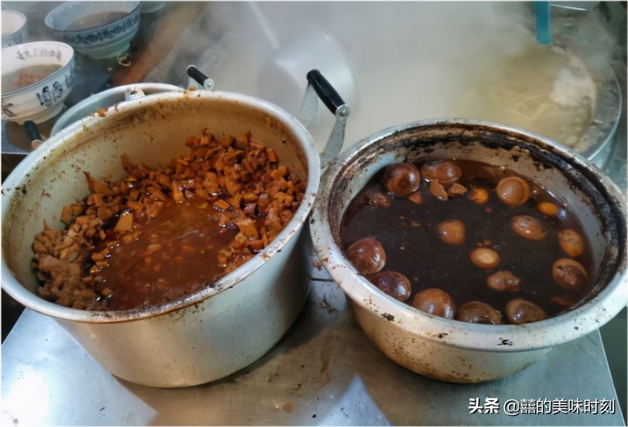 镇江这家店太豪横,只收现金,肉圆面13元一碗靠抢,3小时卖光