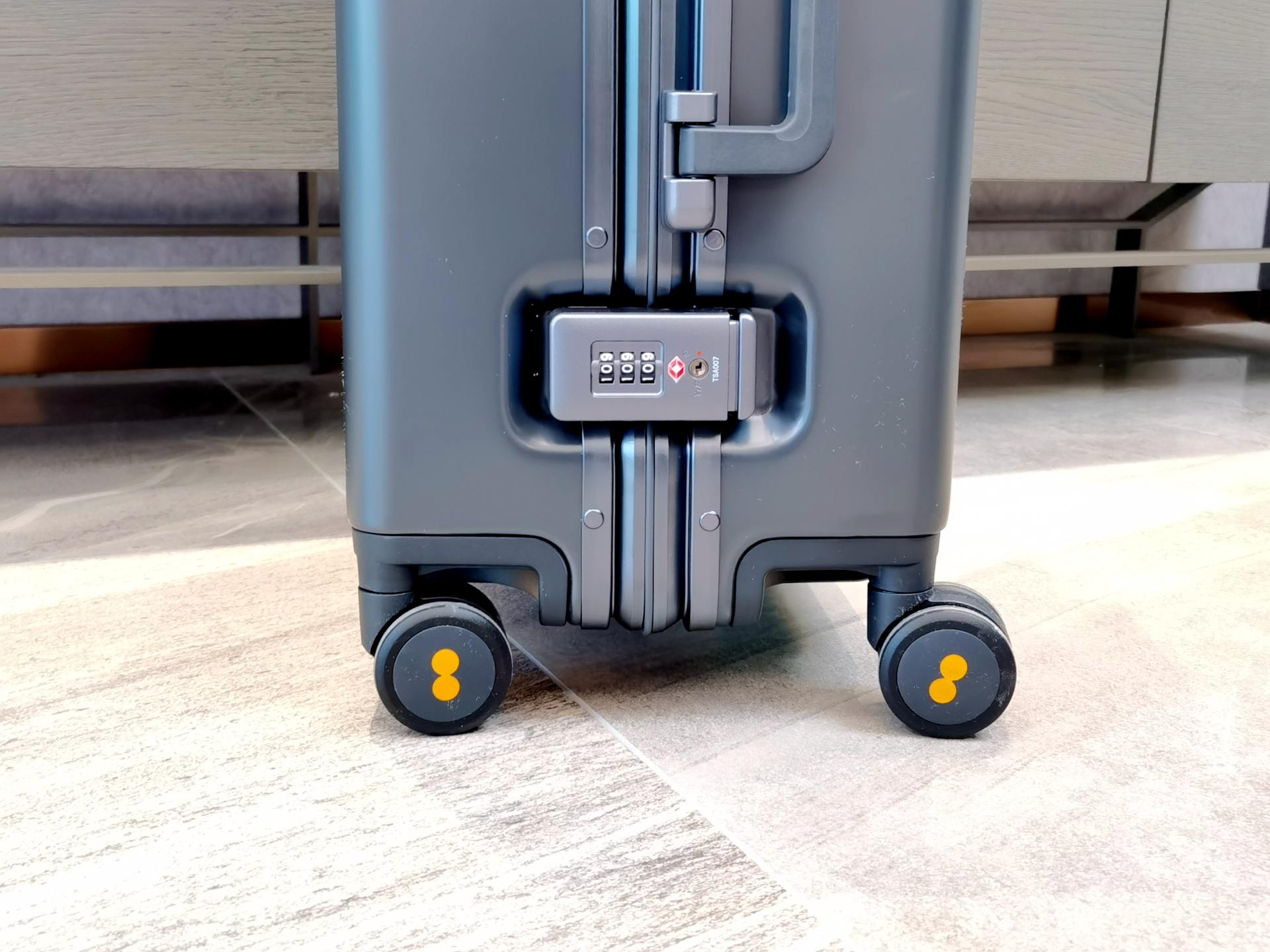 罗永浩地平线8号卖多少,罗永浩直播间旅行箱