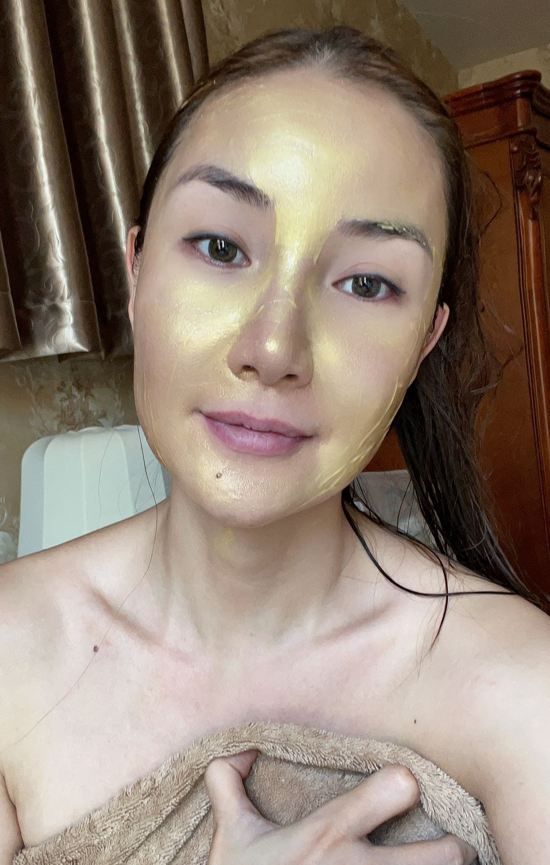 央视报道整容手术,女明星割双眼皮前后