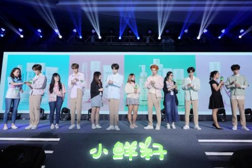 乐华七子雅芳新品发布会,avon雅芳小鲜籽测评