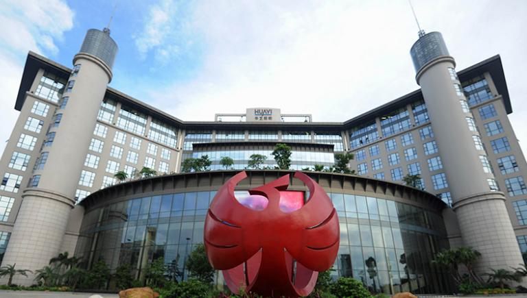 华艺灯饰照明和松伟照明哪个好,华艺灯饰照明和佛山照明哪个好