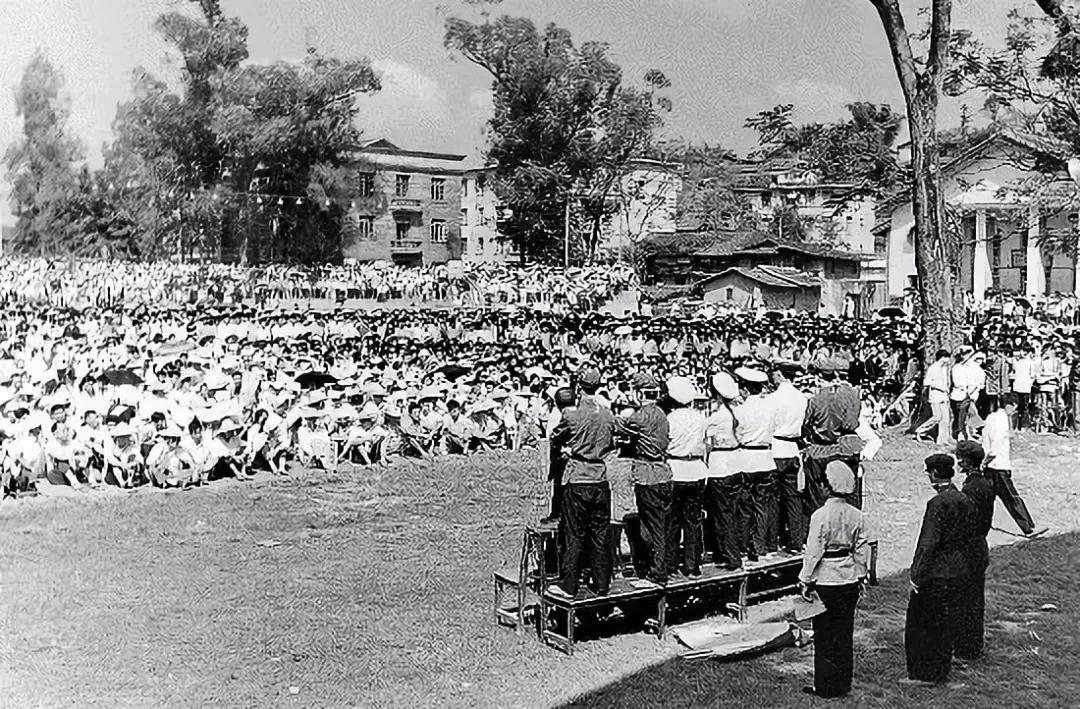 情色?暴利?平日无人光顾的*人用成品**店,却隐藏着1000亿的产业链