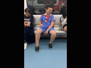 “妈妈，什么是避孕套”，这位家长的回答真的是太妙了