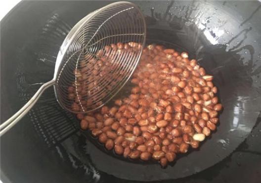 炒花生不能用大火吧,炒花生只要不蘸盐就好了吗