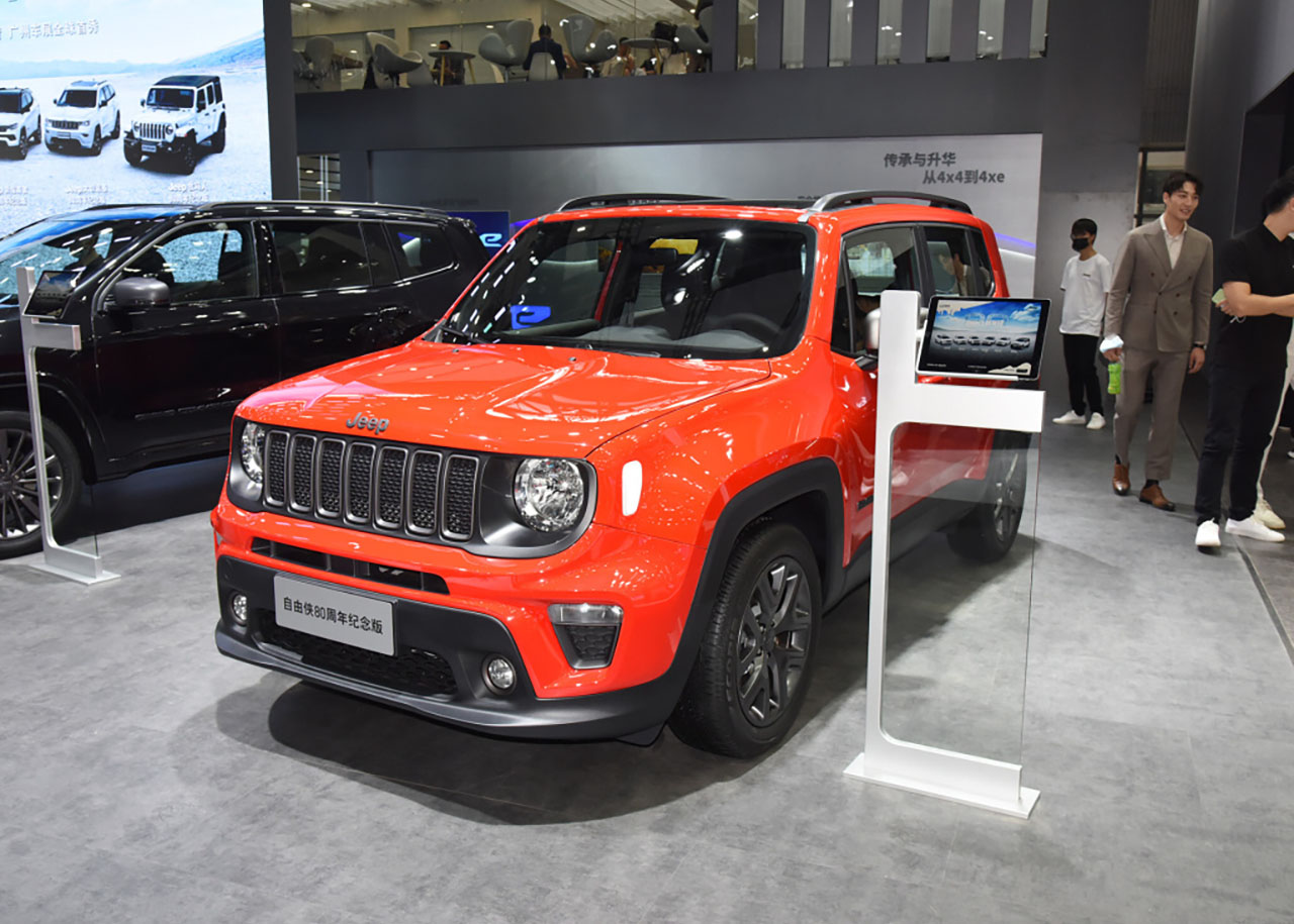 吉普自由侠还值不值得入手,适合女生的小型吉普