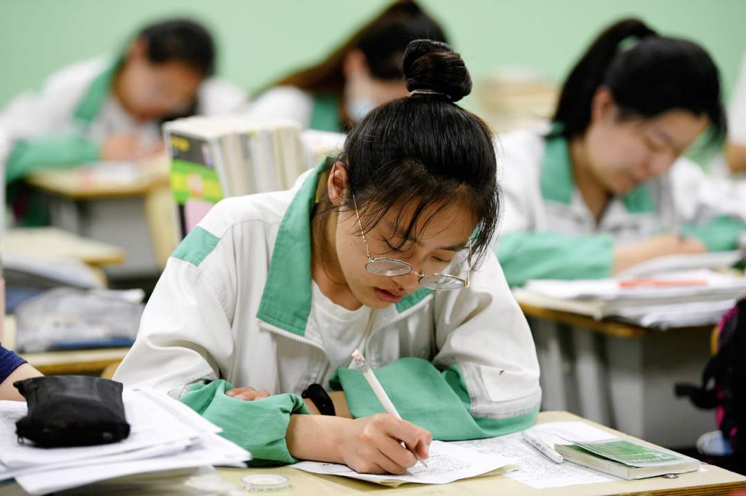 高考被撕答题卡的人怎么样了,被撕答题卡两位考生高考成绩多少