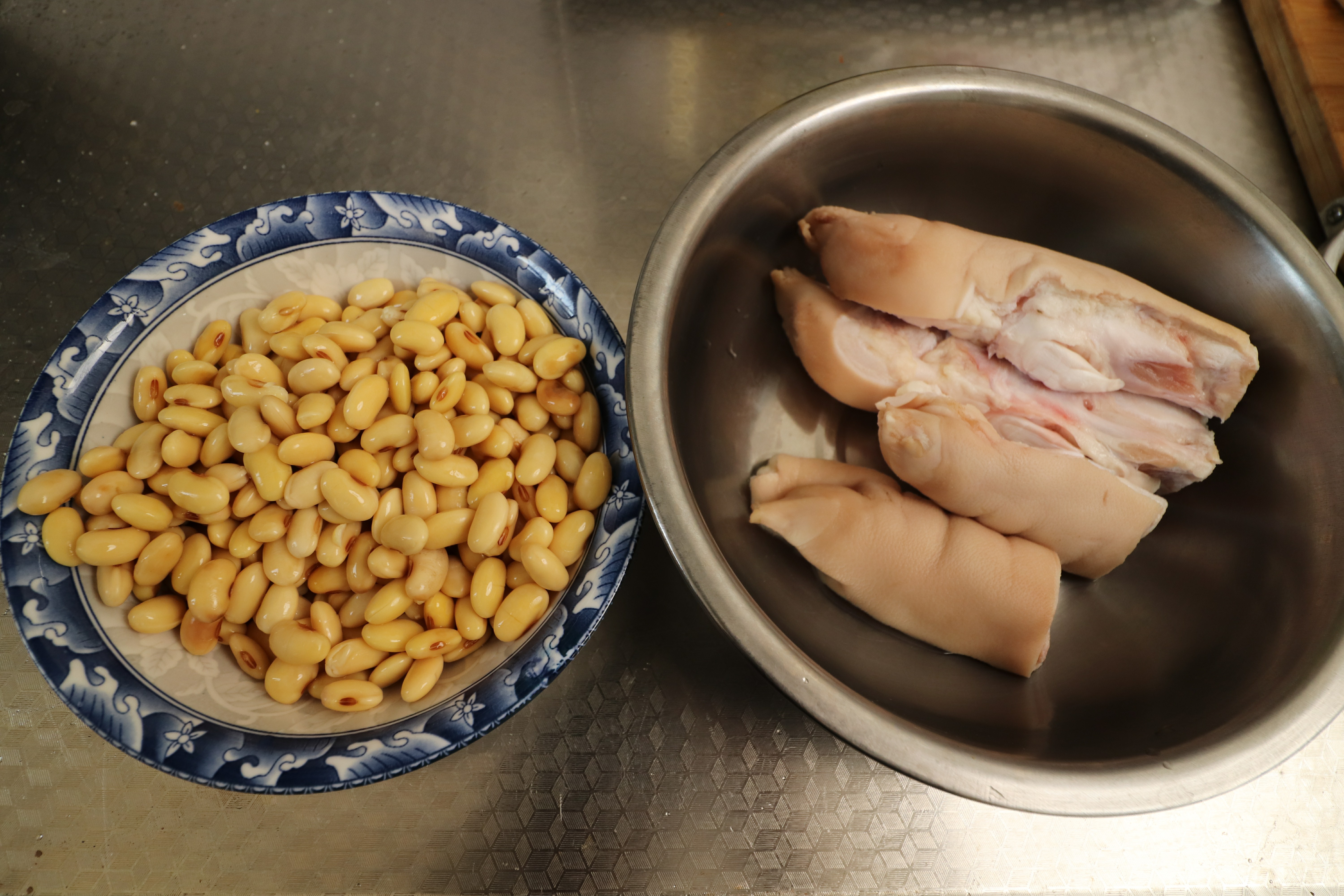 如何煮猪蹄才能又烂又入味,炖猪蹄快速软烂入味的小诀窍