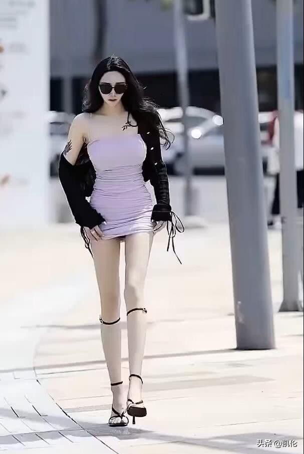 成熟女性吊带裙穿搭,清新洋气上档次吊带裙