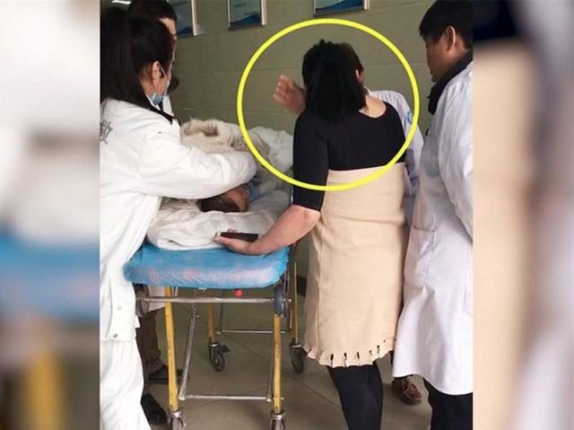 儿子误拿胶水滴眼睛,4岁男孩不慎被502粘住眼