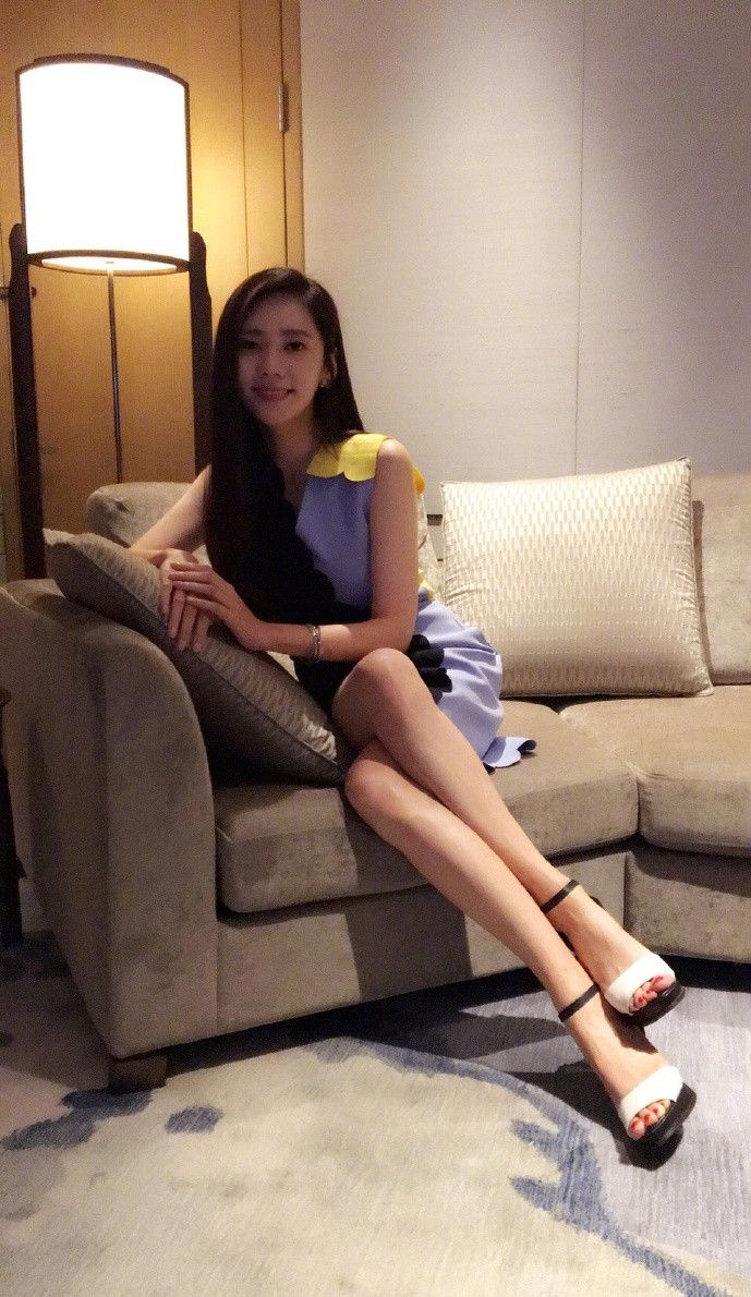 于晓光秋瓷炫蓝色裙子,秋瓷炫一身长裙惊艳全场