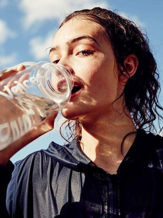 干燥肌肤该如何正确的补水保湿,修护干燥敏感肌肤的产品