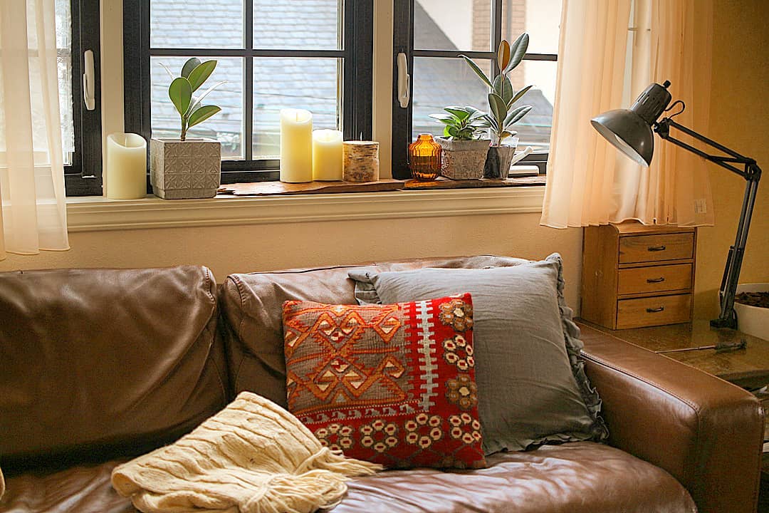 顶层带20平米左右的阁楼房子,有阁楼的挑高房子