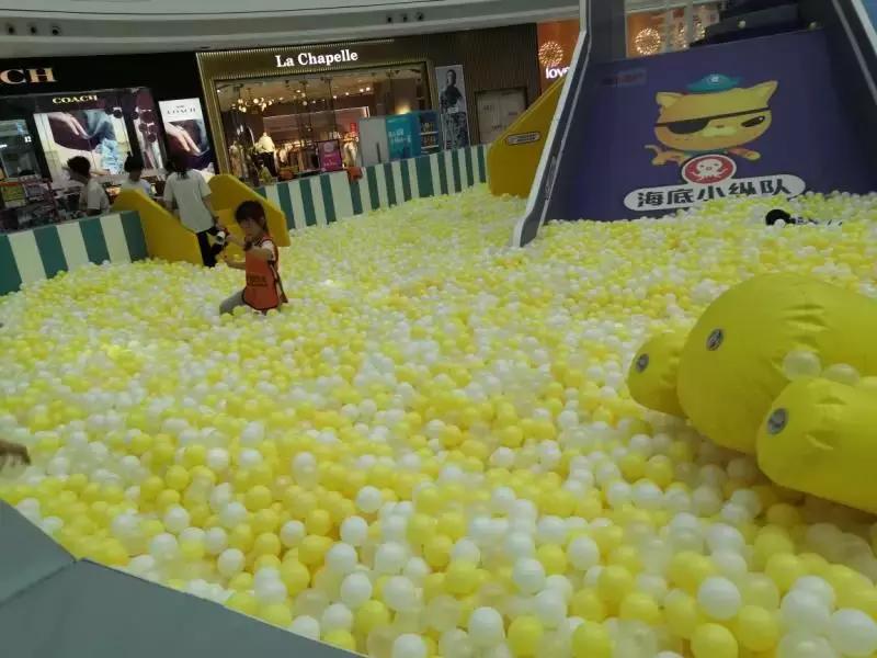 南宁一两岁男童在游乐场摔致骨折！家长索赔，游乐场回复…