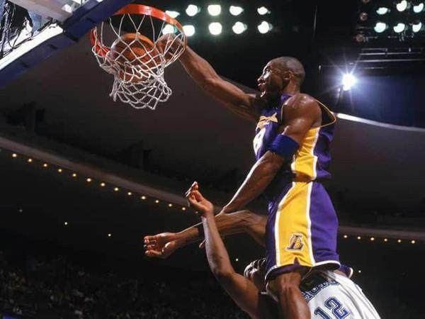 nba最具侮辱性扣篮,nba史上十佳残暴扣篮