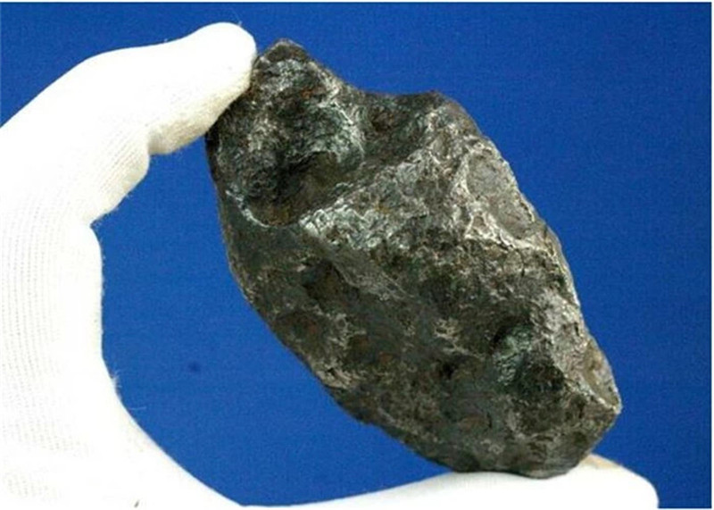 你可以不爱穿高跟鞋,但镶了陨石碎片的它,能不能收获你的芳心