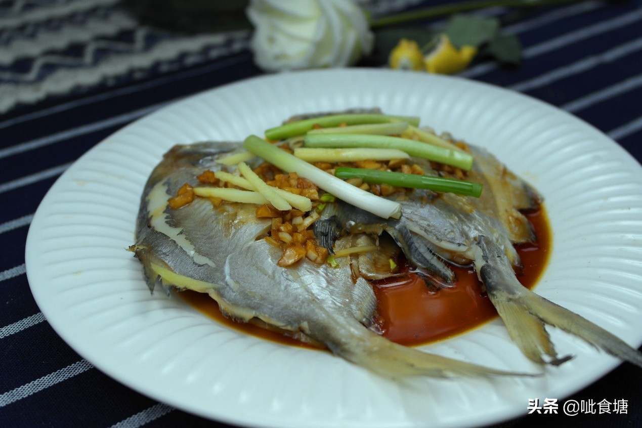 清蒸鲳鱼开锅后蒸几分钟,清蒸鲳鱼放什么调料最好