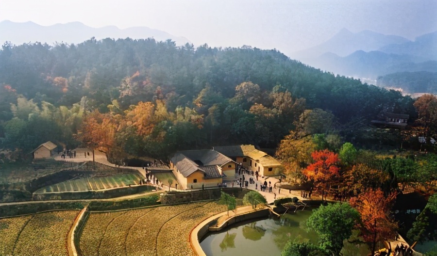 毛主席堂弟毛泽连：活到1995年才去世，用手摸着种菜，拿35元补贴