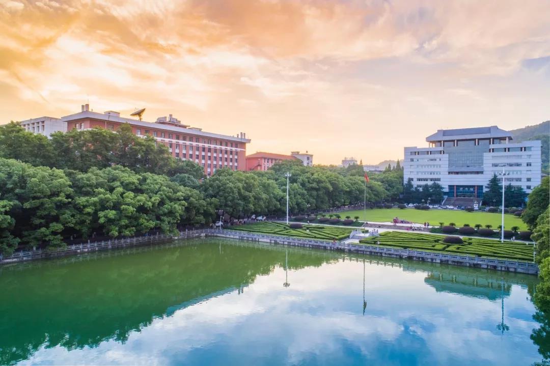 坐拥16个食堂、豪华宿舍和校内鸟巢!中南大学才是真正的超高颜值!