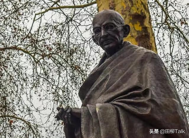 甘地死亡之谜,甘地火化殉葬骨灰