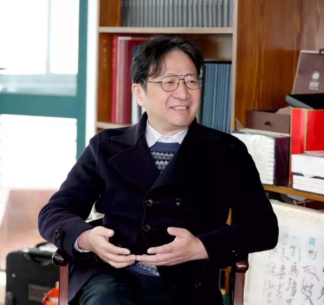 无原则吹捧，陈振濂鼓励洪厚甜继续创新，这是在害他