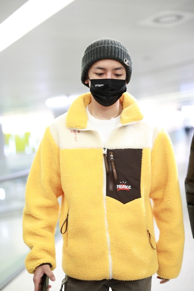 侯明昊全身皮衣穿搭,侯明昊同款羊羔毛