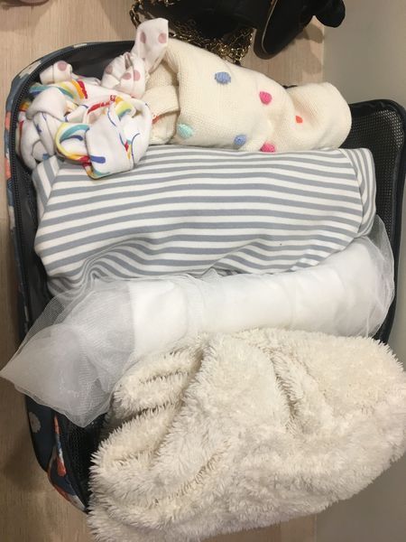 带娃出去旅游行李怎么办,带孩子回家应该要带什么行李