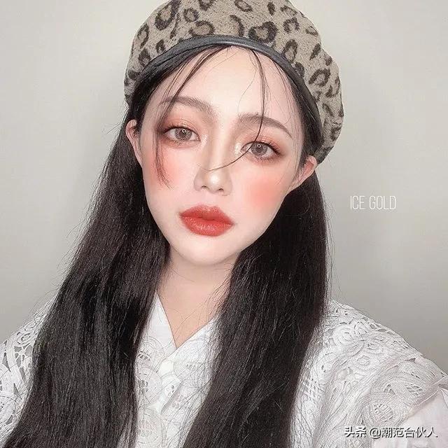 忘记涂腮红了,不想涂腮红