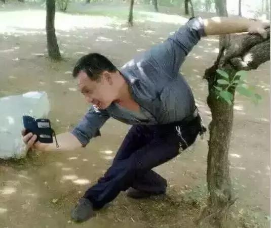 爸妈的拍照技术差距有多大,爸妈一起拍照姿势