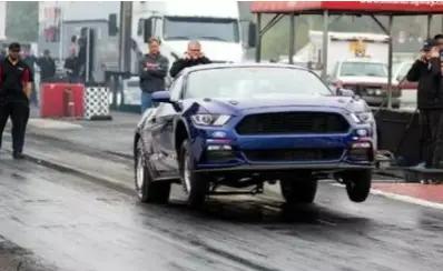 开车姿势看出你开车速度,怎么判断驾驶员开车稳不稳