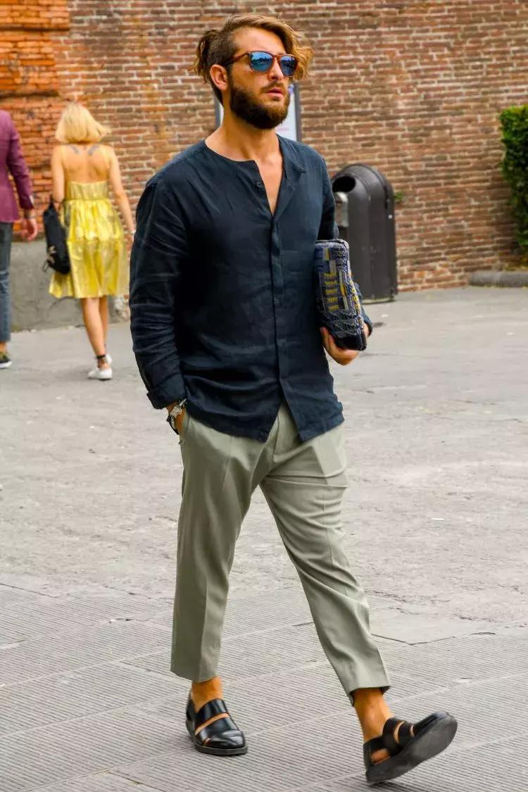 纯亚麻细布衬衫非常适合夏季穿着,白色亚麻衬衫又薄又透里面怎么穿