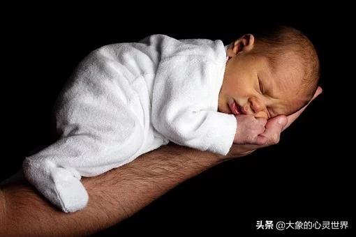 她失眠三年，痛苦不堪，数月后被治愈：做好三件事，和失眠说再见