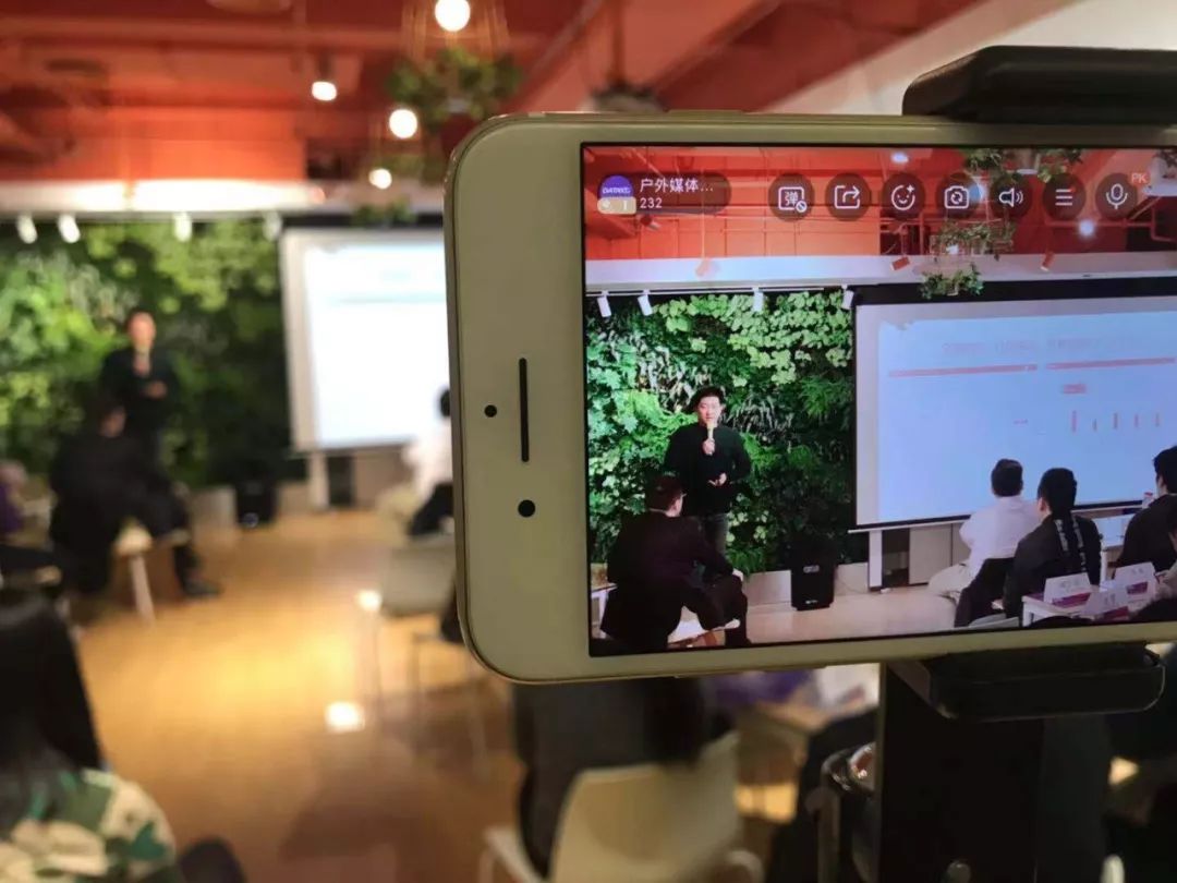 数字一百携手申通德高、新潮传媒等共话户外媒体数字化发展趋势