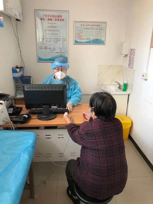 疫情防控工作人员坚守一线,坚守在兰州疫情一线的工作人员