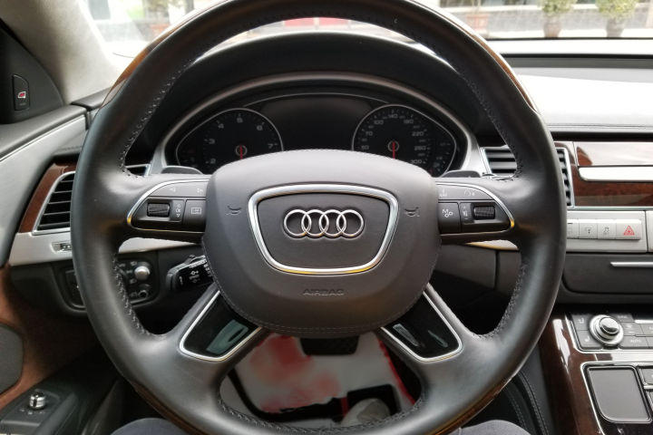 奥迪a82006款a8l6.0w12quattro旗舰型,小排三缸车