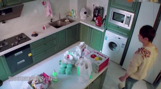 主持人吴昕豪宅曝光,吴昕脏乱的房间