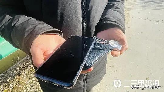 男子高桥上跳水救轻生者,小伙跳水轻生一夜搜救