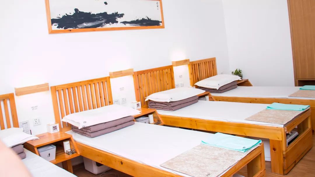 在青岛这家连锁养生馆做了个“大保健”后，我居然吃撑了