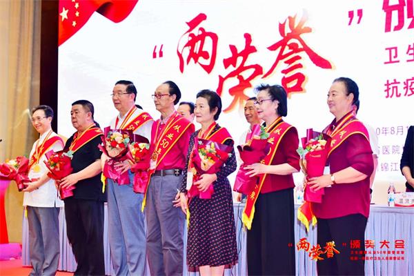 冯永奎教授荣获“四川省卫生健康从业50年荣誉”奖章