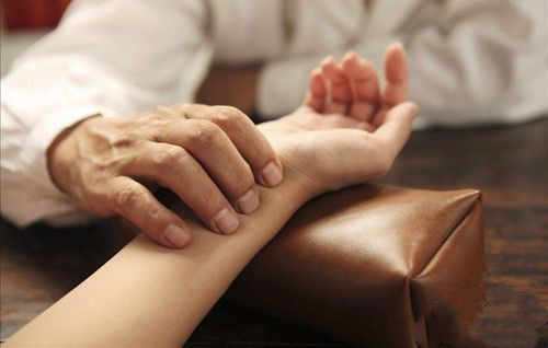 口腔溃疡注意吃什么食物好,口腔溃疡的原因和治疗措施