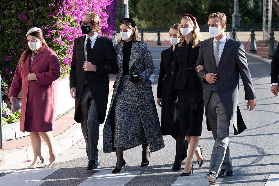 摩纳哥小王子敬礼萌翻了！5岁穿制服模仿老爸，金发碧眼摆厌世脸