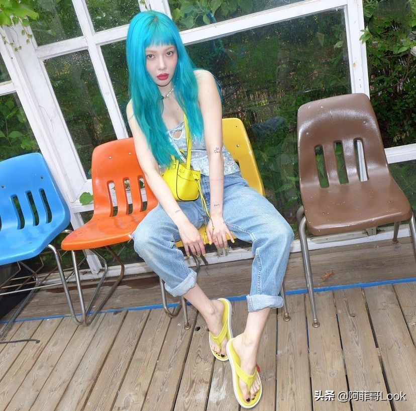 泫雅照相姿势,跟着泫雅学拍照姿势少女感十足