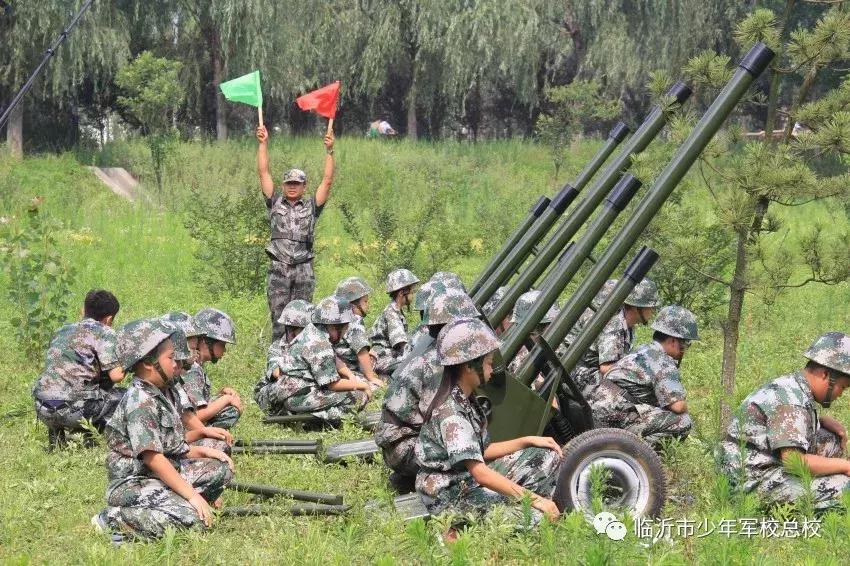 少儿军事夏令营暑假班,军事夏令营助力孩子们实现蜕变