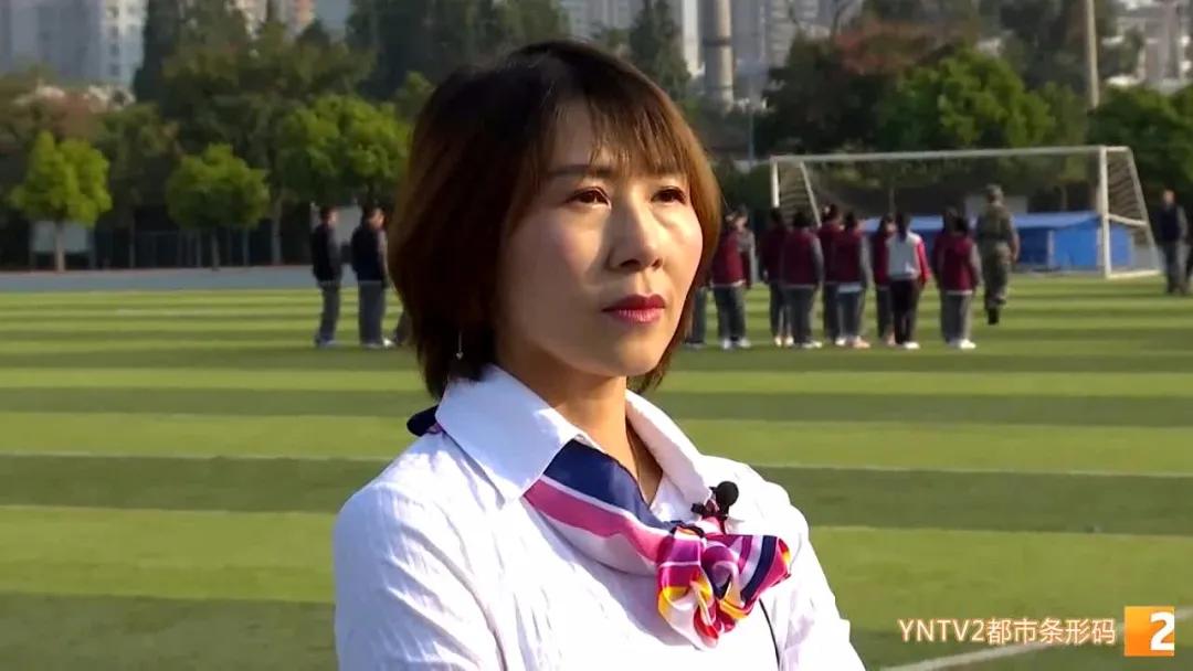 有最严厉的眼神，操最碎的心，她的这*鹰双**眼，是学生最怕的戒尺，也是最难忘的爱