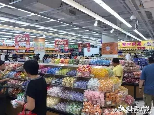 超市食品陈列摆放效果图,超市休闲食品创意陈列图片