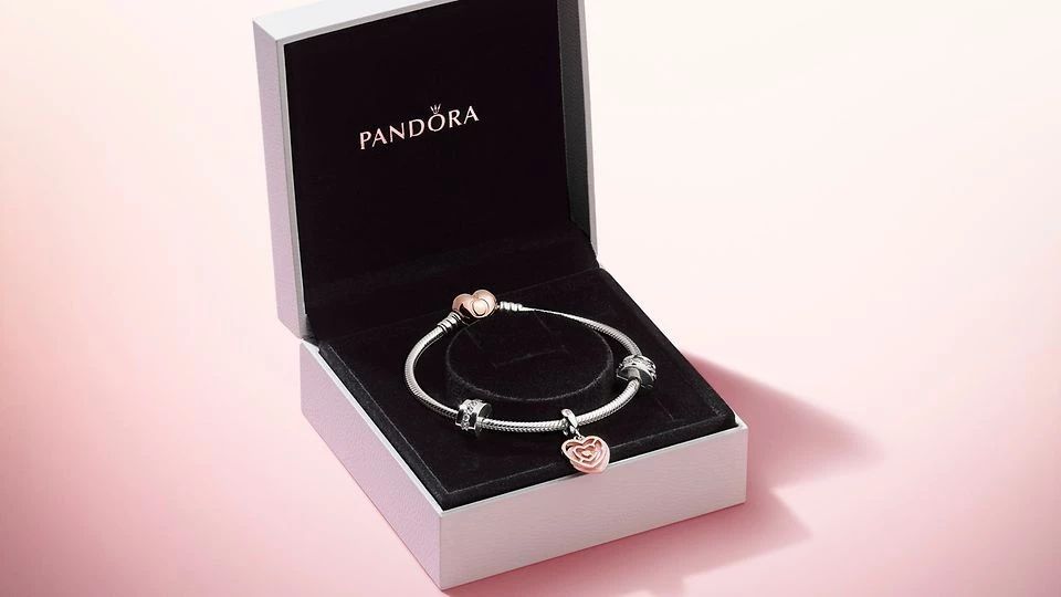 槽点满身的「潘多拉」,如何靠仪式感圈钱?