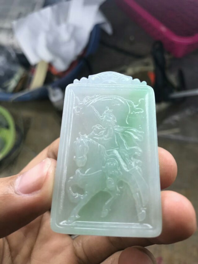 怎么判断翡翠玉器价格,买翡翠玉器怎么挑选好的