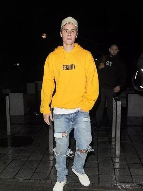 贾斯汀比伯最近演唱,贾斯汀比伯出名事件