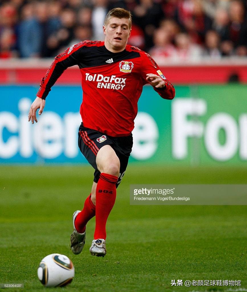 阿迪达斯猎鹰顶级测评,adidas猎鹰中端